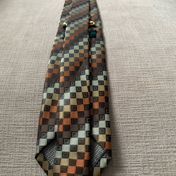 tie - Picture 6 of 13
